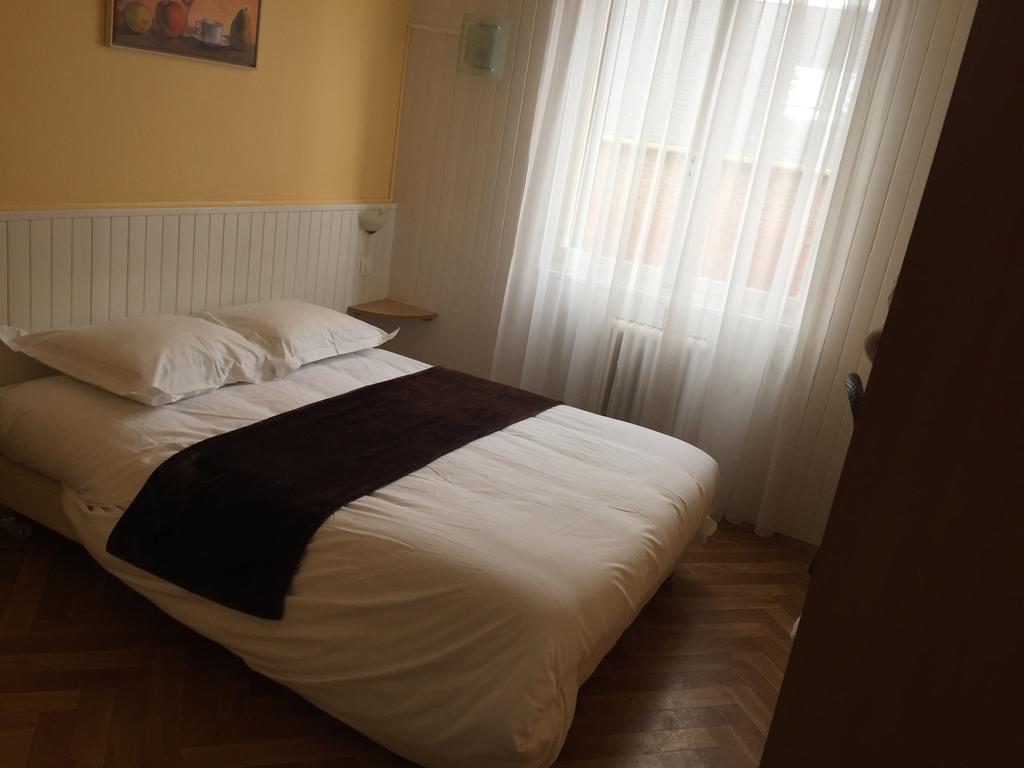 Arcantis Hotel La Residence Cergy Exterior foto
